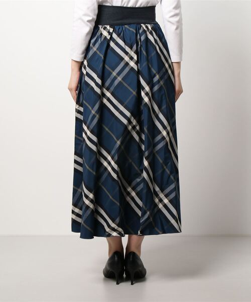 Q(キュー)の「サイドライン メモリーチェックボリュームスカート(スカート・レディース・レッド系その他/ブルー系その他/ブルー系その他2/イエロー系その他/ブラック系その他/カーキ/イエロー系その他2/ライトグレー・MEDIUM)」の10枚目の写真