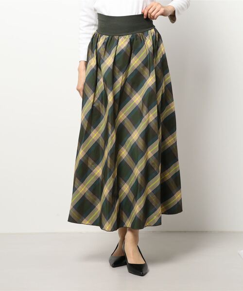 Q(キュー)の「サイドライン メモリーチェックボリュームスカート(スカート・レディース・レッド系その他/ブルー系その他/ブルー系その他2/イエロー系その他/ブラック系その他/カーキ/イエロー系その他2/ライトグレー・MEDIUM)」の15枚目の写真