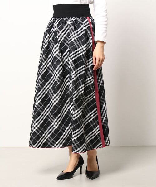 Q(キュー)の「サイドライン メモリーチェックボリュームスカート(スカート・レディース・レッド系その他/ブルー系その他/ブルー系その他2/イエロー系その他/ブラック系その他/カーキ/イエロー系その他2/ライトグレー・MEDIUM)」の18枚目の写真