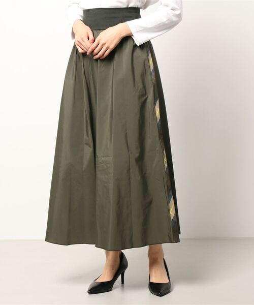 Q(キュー)の「サイドライン メモリーチェックボリュームスカート(スカート・レディース・レッド系その他/ブルー系その他/ブルー系その他2/イエロー系その他/ブラック系その他/カーキ/イエロー系その他2/ライトグレー・MEDIUM)」の17枚目の写真