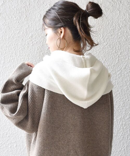 SHIPS（シップス）の「〈手洗い可能〉フードマフラー◆（マフラー・レディース・ブラック/ナチュラル・ONE SIZE）」の2枚目の写真