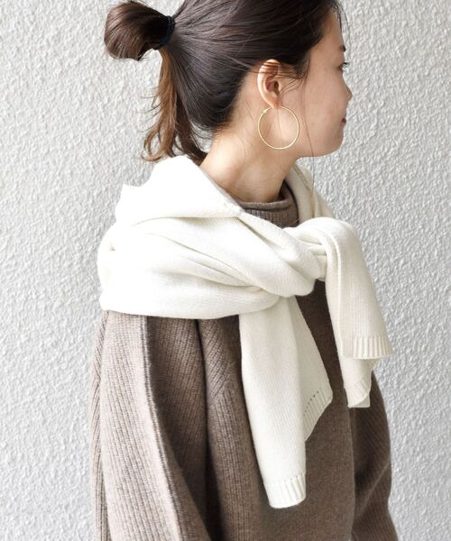 SHIPS（シップス）の「〈手洗い可能〉フードマフラー◆（マフラー・レディース・ブラック/ナチュラル・ONE SIZE）」の6枚目の写真