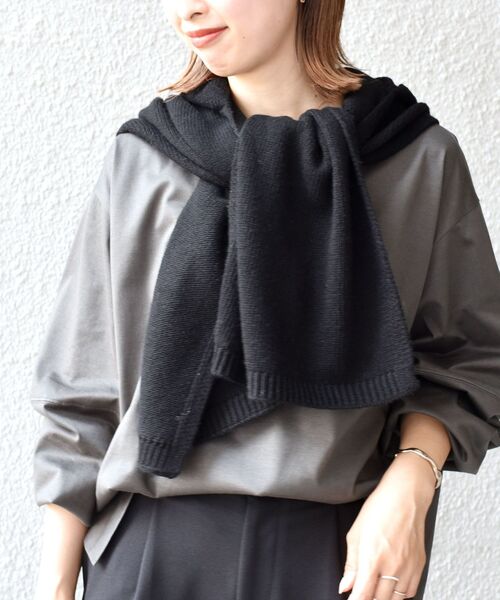 SHIPS（シップス）の「〈手洗い可能〉フードマフラー◆（マフラー・レディース・ブラック/ナチュラル・ONE SIZE）」の5枚目の写真