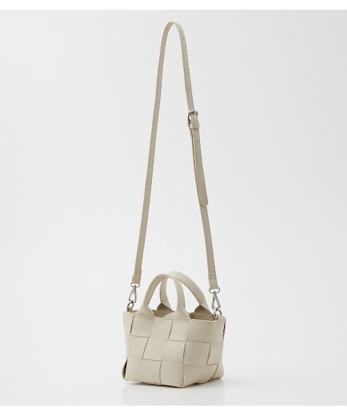 AZUL by moussy（アズールバイマウジー）の「INTRECCIATO BAG/イントレチャートバッグ（ショルダーバッグ・レディース・グリーン/ブラック/アイボリー・FREE）」の4枚目の写真