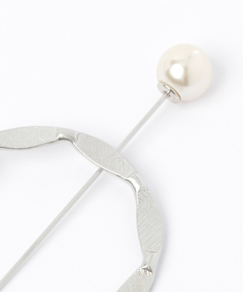 studio CLIP(スタディオクリップ)の「デザインリングブローチ(ブローチ/コサージュ・レディース・その他1/その他2・FREE)」の4枚目の写真