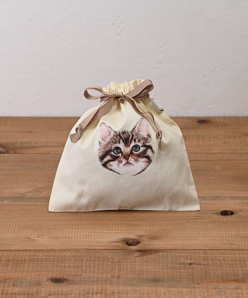 Monocoro toppi（モノコロトッピ）の「ねこ プリント 巾着 バッグ（ハンドバッグ・レディース・ブルー/パープル/アイボリー/オレンジ・フリー）」の2枚目の写真