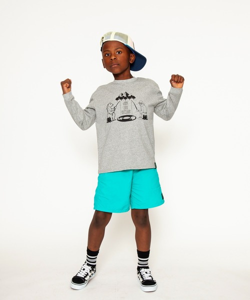 JUNKSOUL（ジャンクソウル）の「国内プリント オッサンとクマのレコード池での釣り対決ロンT(M4)（Tシャツ/カットソー・キッズ・ベージュ/オレンジ/ライトイエロー/ブラック/カーキ/杢グレー/ライトブルー/ホワイト・100cm/110cm/120cm/130cm/140cm/150cm/160cm）」の4枚目の写真