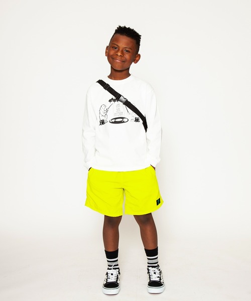 JUNKSOUL（ジャンクソウル）の「国内プリント オッサンとクマのレコード池での釣り対決ロンT(M4)（Tシャツ/カットソー・キッズ・ベージュ/オレンジ/ライトイエロー/ブラック/カーキ/杢グレー/ライトブルー/ホワイト・100cm/110cm/120cm/130cm/140cm/150cm/160cm）」の2枚目の写真