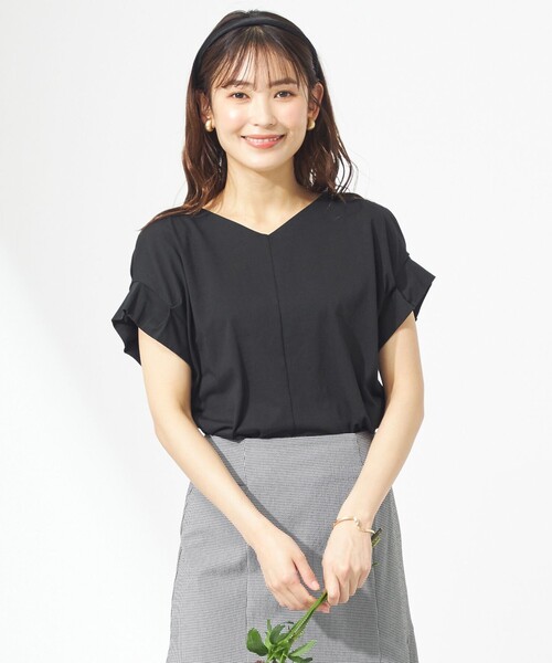 Feroux（フェルゥ）の「【吸水速乾・洗える】タックスリーブVネック Tシャツ（Tシャツ/カットソー・レディース・ホワイト系/ブラック系/ブラック系1/アイボリー系/イエロー系/ピンク系・F）」の3枚目の写真