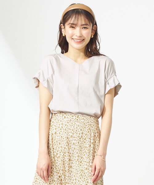Feroux（フェルゥ）の「【吸水速乾・洗える】タックスリーブVネック Tシャツ（Tシャツ/カットソー・レディース・ホワイト系/ブラック系/ブラック系1/アイボリー系/イエロー系/ピンク系・F）」の4枚目の写真