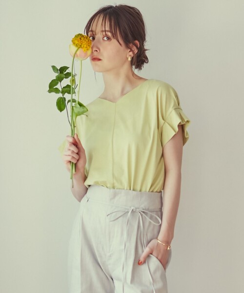Feroux（フェルゥ）の「【吸水速乾・洗える】タックスリーブVネック Tシャツ（Tシャツ/カットソー・レディース・ホワイト系/ブラック系/ブラック系1/アイボリー系/イエロー系/ピンク系・F）」の5枚目の写真