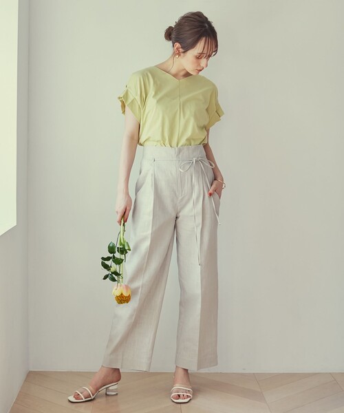 Feroux（フェルゥ）の「【吸水速乾・洗える】タックスリーブVネック Tシャツ（Tシャツ/カットソー・レディース・ホワイト系/ブラック系/ブラック系1/アイボリー系/イエロー系/ピンク系・F）」の19枚目の写真
