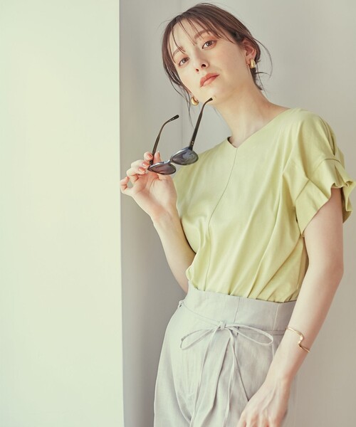 Feroux（フェルゥ）の「【吸水速乾・洗える】タックスリーブVネック Tシャツ（Tシャツ/カットソー・レディース・ホワイト系/ブラック系/ブラック系1/アイボリー系/イエロー系/ピンク系・F）」の20枚目の写真