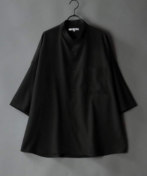 SITRY(シトリー)の「wide silhouette Drape Band Collar shirt/ワイドシルエット ドレープ バンドカラー 半袖 シャツ(シャツ/ブラウス・メンズ・チャコールグレー/ブラウン/サックスブルー/ベージュ/ブルー/ブラウン系その他・M/L)」の2枚目の写真