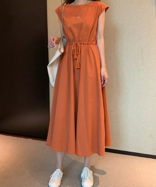 at12:03(アットイチニーゼロサン)の「ウエストゴム ベルトデザイン ノースリーブロングワンピース(ワンピース・レディース・ブラック/ベージュ/カーキ/オレンジ/その他1・FREE)」の4枚目の写真