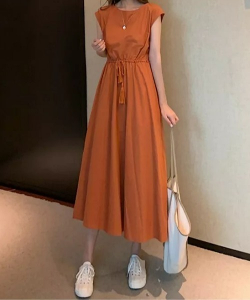 at12:03(アットイチニーゼロサン)の「ウエストゴム ベルトデザイン ノースリーブロングワンピース(ワンピース・レディース・ブラック/ベージュ/カーキ/オレンジ/その他1・FREE)」の20枚目の写真