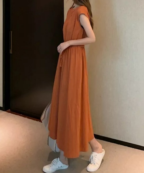 at12:03(アットイチニーゼロサン)の「ウエストゴム ベルトデザイン ノースリーブロングワンピース(ワンピース・レディース・ブラック/ベージュ/カーキ/オレンジ/その他1・FREE)」の21枚目の写真