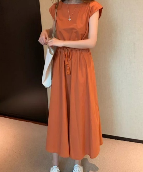 at12:03(アットイチニーゼロサン)の「ウエストゴム ベルトデザイン ノースリーブロングワンピース(ワンピース・レディース・ブラック/ベージュ/カーキ/オレンジ/その他1・FREE)」の18枚目の写真