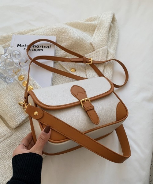 MAISON BREEZE(メゾンブリーズ)の「【MAISON BREEZE】レトロスクエアショルダーバッグ KNF(ショルダーバッグ・レディース・ブラック/アイボリー/グリーン・FREE)」の2枚目の写真