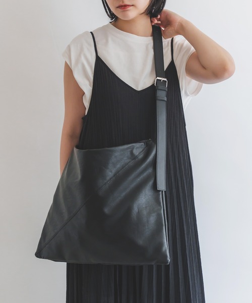 DEVICE+（デバイスプラス）の「DEVICE+  フェイクレザーベルト ショルダーバッグ（ショルダーバッグ・メンズ・ブラック・FREE）」の19枚目の写真