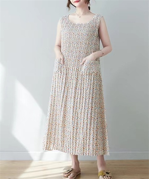 Dream garden(ドリームガーデン)の「ノースリーブ小花柄総プリーツワンピース(ワンピース・レディース・イエロー/オレンジ/ブルー・M/L)」の20枚目の写真