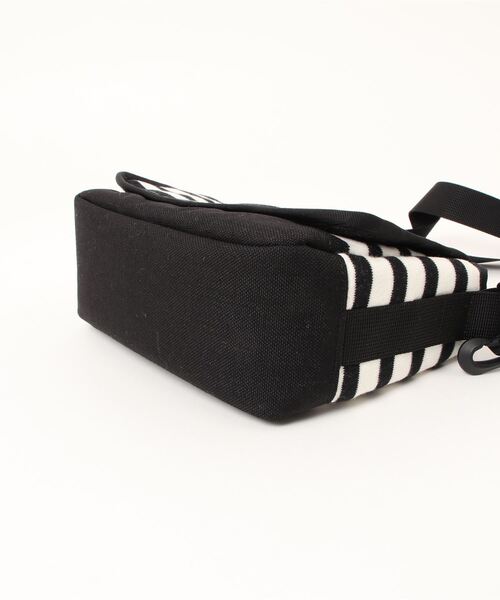 CHUMS(チャムス)の「【CHUMS/チャムス】 Small Camera Shoulder Sweat Nylon(ショルダーバッグ・レディース・ネイビー/イエロー/その他1/ブラック/グレー/その他2/その他3・FREE)」の9枚目の写真