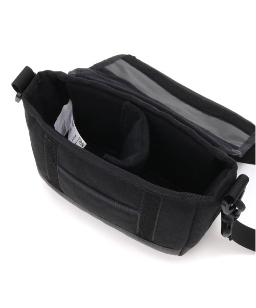 CHUMS(チャムス)の「【CHUMS/チャムス】 Small Camera Shoulder Sweat Nylon(ショルダーバッグ・レディース・ネイビー/イエロー/その他1/ブラック/グレー/その他2/その他3・FREE)」の12枚目の写真