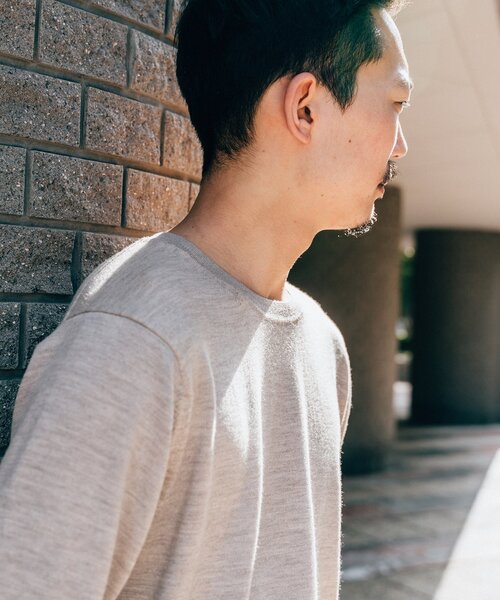 EDIFICE（エディフィス）の「16ゲージ クルーネック ニット（ニット/セーター・メンズ・ホワイト/チャコールグレー/ブラック/ベージュ/ネイビー/レッド/ブルー/グリーン・SMALL/MEDIUM/LARGE/X-LARGE）」の12枚目の写真