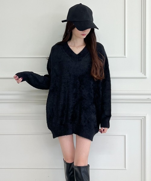 MIIA（ミーア）の「Vネックオーバーニット（ニット/セーター・レディース・ピンク/ベージュ/パープル/ブラック・FREE）」の2枚目の写真