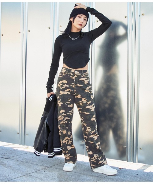 ANAP(アナップ)の「パット付きランダムリブデザイントップスカットソー(Tシャツ/カットソー・レディース・ブラック/ホワイト・FREE)」の7枚目の写真