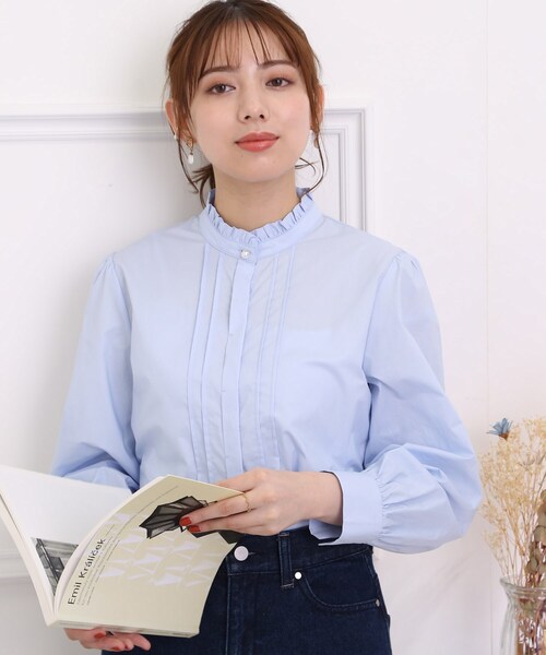 couture brooch(クチュールブローチ)の「◆【インナー使いにも、一枚着にも♪】フリルタックブラウス(シャツ/ブラウス・レディース・ブラック/サックスブルー/ホワイト・38/40/42)」の3枚目の写真