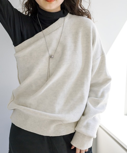 earthy(アーシー)の「earthy_ワンショルニット(ニット/セーター・レディース・オフホワイト/グレー・FREE)」の1枚目の写真