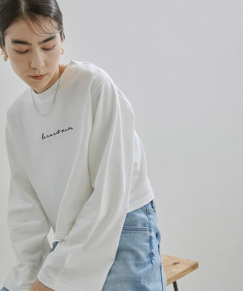 SALON adam et rope'(サロン アダム エ ロペ)の「ロゴ刺繍入りフレアスリーブクロップドスウェット(スウェット・レディース・ホワイト/ブラック・FREE)」の2枚目の写真