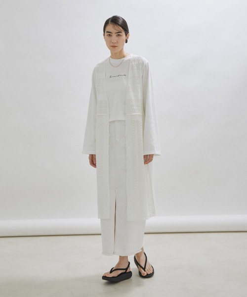 SALON adam et rope'(サロン アダム エ ロペ)の「ロゴ刺繍入りフレアスリーブクロップドスウェット(スウェット・レディース・ホワイト/ブラック・FREE)」の12枚目の写真