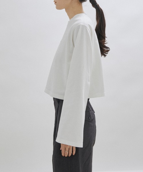 SALON adam et rope'(サロン アダム エ ロペ)の「ロゴ刺繍入りフレアスリーブクロップドスウェット(スウェット・レディース・ホワイト/ブラック・FREE)」の18枚目の写真