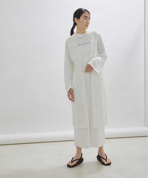 SALON adam et rope'(サロン アダム エ ロペ)の「ロゴ刺繍入りフレアスリーブクロップドスウェット(スウェット・レディース・ホワイト/ブラック・FREE)」の15枚目の写真