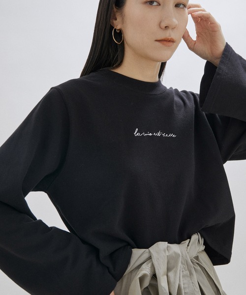 SALON adam et rope'(サロン アダム エ ロペ)の「ロゴ刺繍入りフレアスリーブクロップドスウェット(スウェット・レディース・ホワイト/ブラック・FREE)」の5枚目の写真