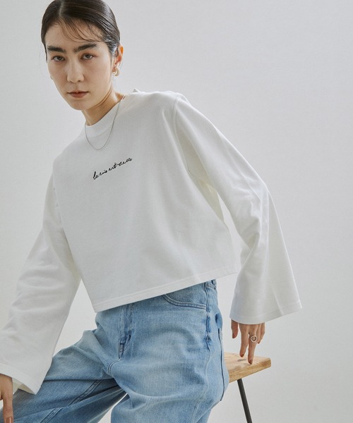 SALON adam et rope'(サロン アダム エ ロペ)の「ロゴ刺繍入りフレアスリーブクロップドスウェット(スウェット・レディース・ホワイト/ブラック・FREE)」の3枚目の写真