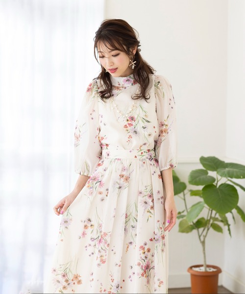 Rose Tiara(ローズティアラ)の「ボタニカルブーケスカート(スカート・レディース・ベージュ/ブラック・38/42/46)」の2枚目の写真