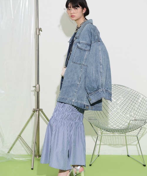 THE YOn（ザヨン）の「スリーブオープンルーズフィットデニムジャケット（デニムジャケット・レディース・ホワイト/ブルー/インディゴブルー・FREE）」の9枚目の写真