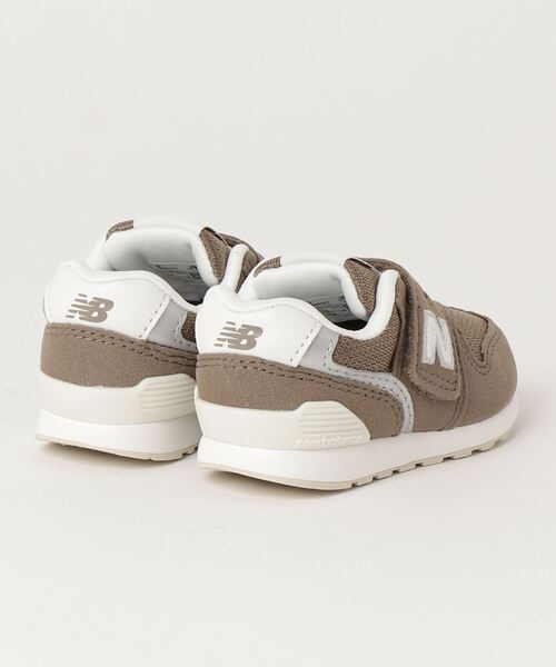 NEW BALANCE(ニューバランス)の「996(スニーカー・キッズ・ブラウン/ピンク・12.5cm/13.5cm/16.5cm/14.5cm/14.0cm/15.0cm/15.5cm/13.0cm/16.0cm/12.0cm)」の5枚目の写真