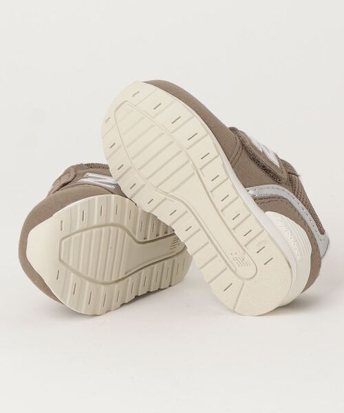 NEW BALANCE(ニューバランス)の「996(スニーカー・キッズ・ブラウン/ピンク・12.5cm/13.5cm/16.5cm/14.5cm/14.0cm/15.0cm/15.5cm/13.0cm/16.0cm/12.0cm)」の6枚目の写真