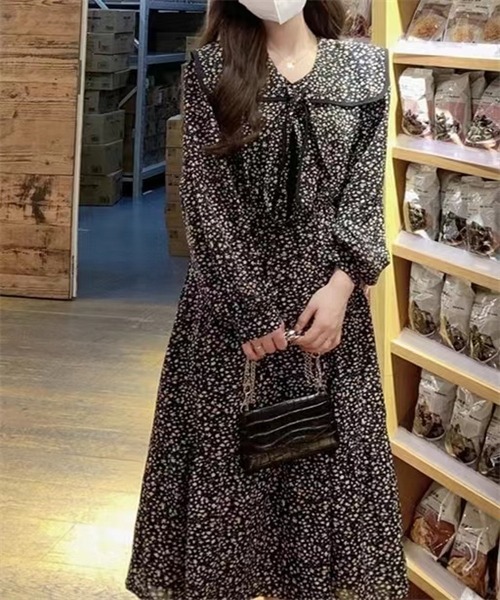 FREE STYLISTS(フリー スタイリスト)の「ボウタイティアード小花柄ロングワンピース(ワンピース・レディース・ブラック/ライトイエロー・S/M/L)」の7枚目の写真