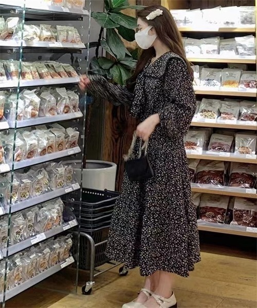 FREE STYLISTS(フリー スタイリスト)の「ボウタイティアード小花柄ロングワンピース(ワンピース・レディース・ブラック/ライトイエロー・S/M/L)」の12枚目の写真
