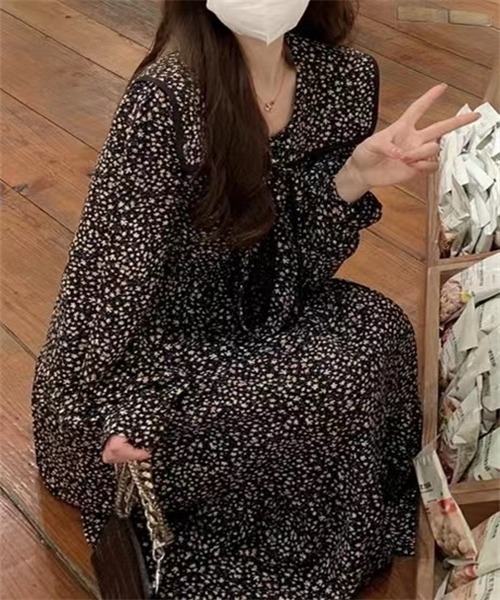 FREE STYLISTS(フリー スタイリスト)の「ボウタイティアード小花柄ロングワンピース(ワンピース・レディース・ブラック/ライトイエロー・S/M/L)」の11枚目の写真