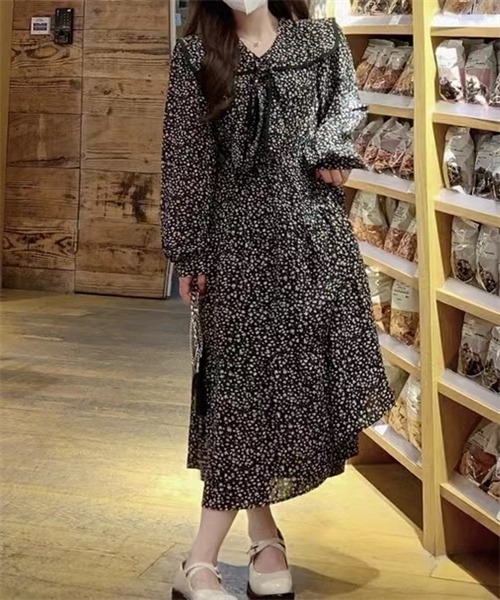 FREE STYLISTS(フリー スタイリスト)の「ボウタイティアード小花柄ロングワンピース(ワンピース・レディース・ブラック/ライトイエロー・S/M/L)」の5枚目の写真