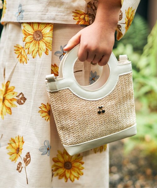 apres les cours(アプレレクール)の「2WAYサークルハンドルさくらんぼポシェット(ショルダーバッグ・キッズ・アイボリー・FREE)」の1枚目の写真