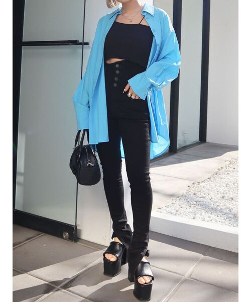 EMODA（エモダ）の「2WAYホルターオーバーシャツ（シャツ/ブラウス・レディース・ブラック/ホワイト/ブルー・FREE）」の4枚目の写真