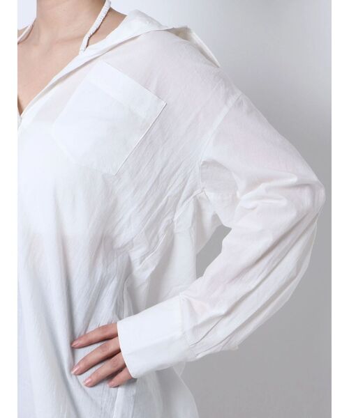 EMODA（エモダ）の「2WAYホルターオーバーシャツ（シャツ/ブラウス・レディース・ブラック/ホワイト/ブルー・FREE）」の17枚目の写真