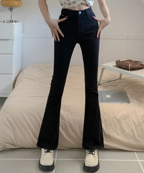 SHEENA(シーナ)の「裾レースアップセミフレアパンツ(デニムパンツ・レディース・ブルー/ブラック・S/M)」の4枚目の写真